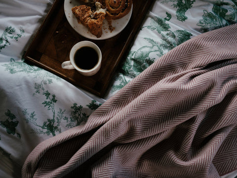 Foxford Cashmere throw in Mauve and White Herringbone